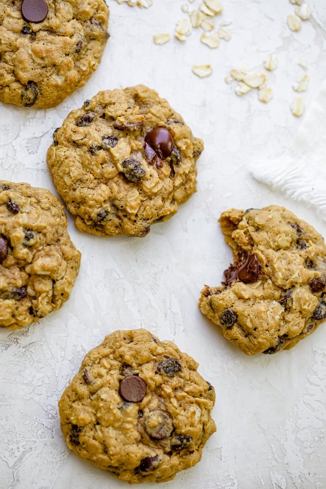 Chewy Oatmeal Raisin Cookies