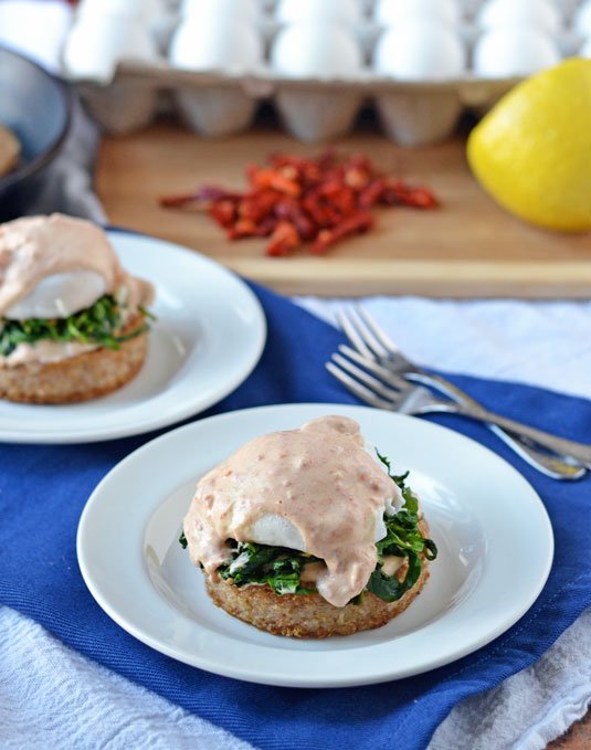 Arugula Eggs Benedict with Easy Goat Cheese Hollandaise – The Law Student’s Wife |